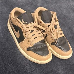 Nike Men's Black and Tan Sneakers